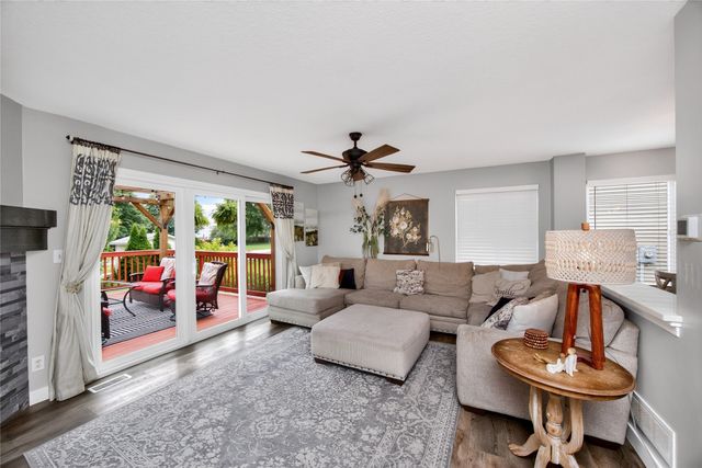1633 92nd Place, West Des Moines, IA 50266