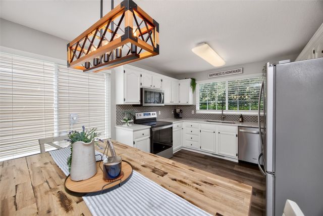 1633 92nd Place, West Des Moines, IA 50266