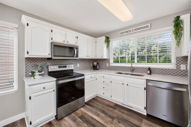 1633 92nd Place, West Des Moines, IA 50266