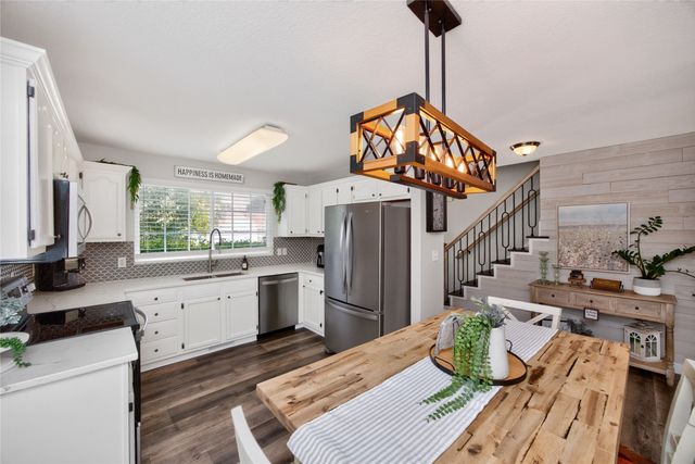 1633 92nd Place, West Des Moines, IA 50266