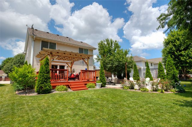 1633 92nd Place, West Des Moines, IA 50266