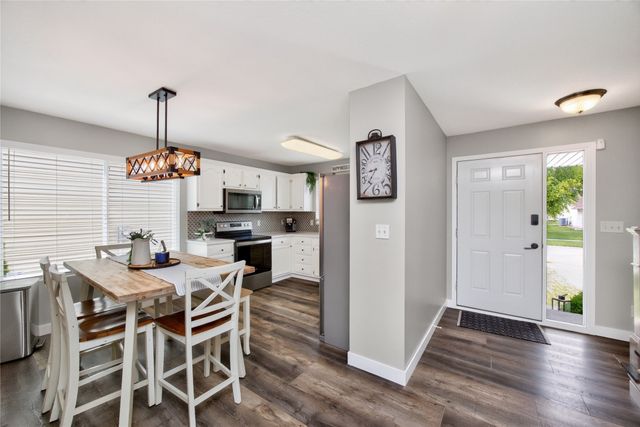1633 92nd Place, West Des Moines, IA 50266