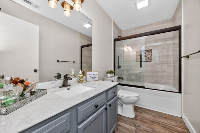 1633 92nd Place, West Des Moines, IA 50266