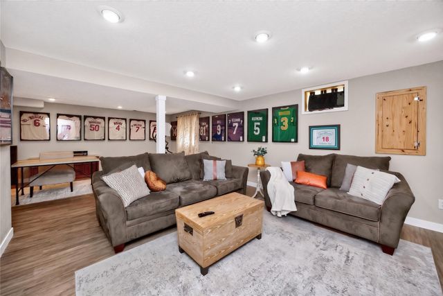 1633 92nd Place, West Des Moines, IA 50266