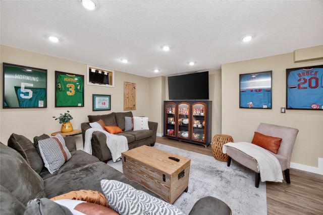 1633 92nd Place, West Des Moines, IA 50266