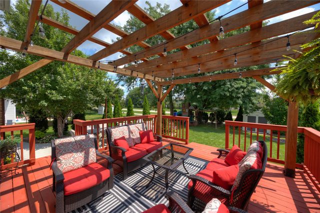 1633 92nd Place, West Des Moines, IA 50266