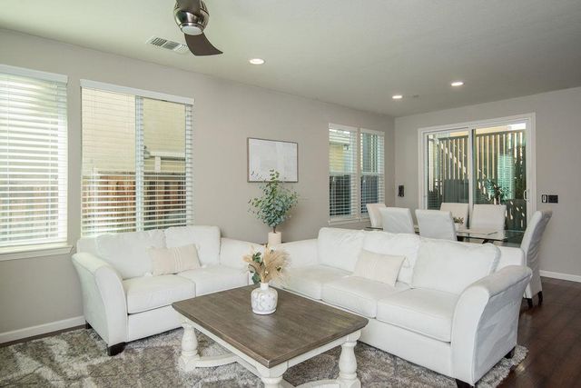 2228 Gallery Dr, Riverbank, CA 95367