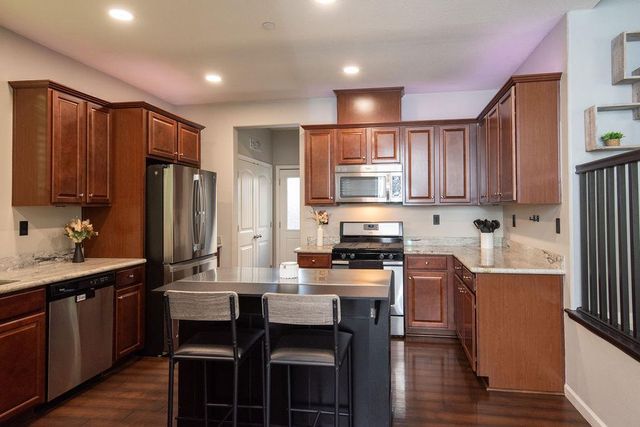 2228 Gallery Dr, Riverbank, CA 95367