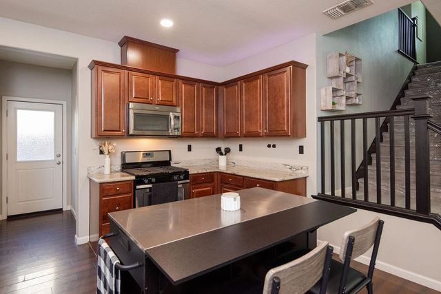 2228 Gallery Dr, Riverbank, CA 95367