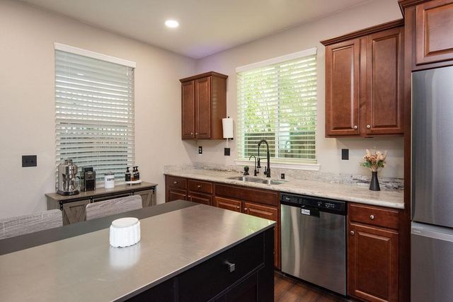 2228 Gallery Dr, Riverbank, CA 95367