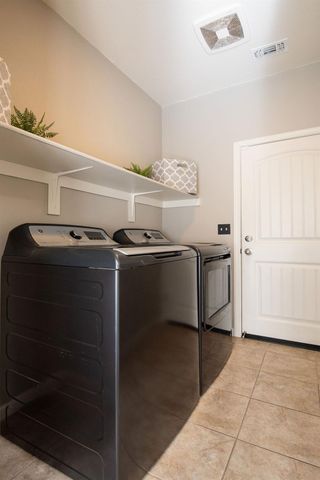 2228 Gallery Dr, Riverbank, CA 95367