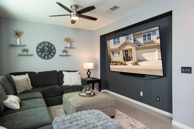 2228 Gallery Dr, Riverbank, CA 95367