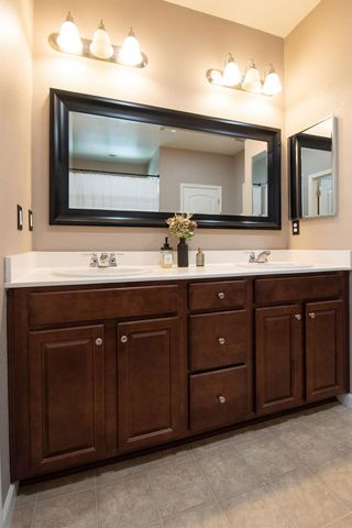 2228 Gallery Dr, Riverbank, CA 95367