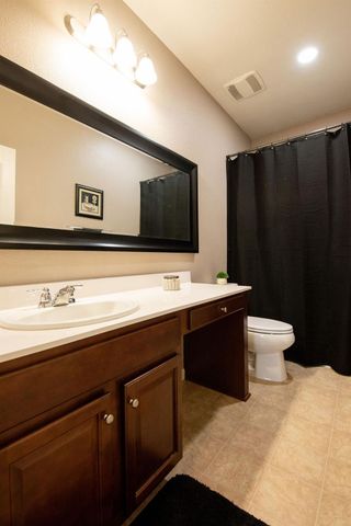 2228 Gallery Dr, Riverbank, CA 95367