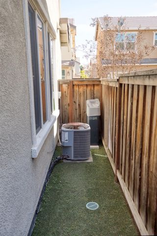 2228 Gallery Dr, Riverbank, CA 95367