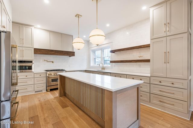 2325 Carolina Ave, Louisville, KY 40205