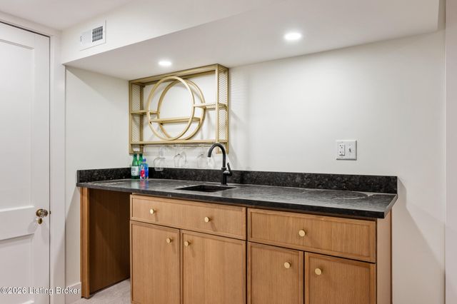 2325 Carolina Ave, Louisville, KY 40205