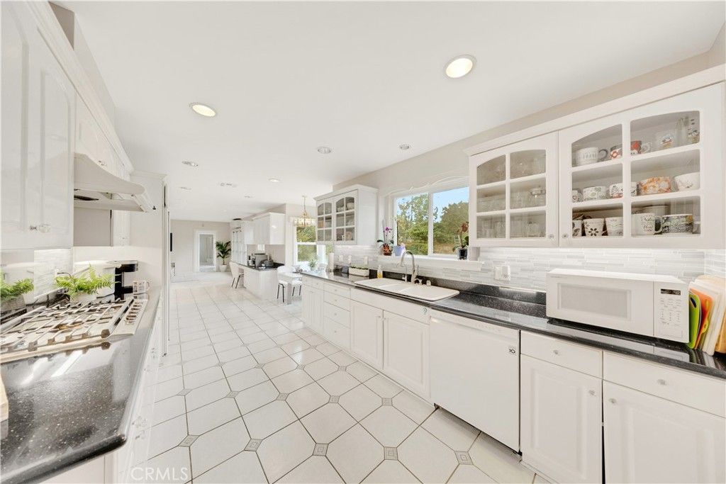 Image 15 of property listing at 2835 Devonport, San Marino, CA 91108