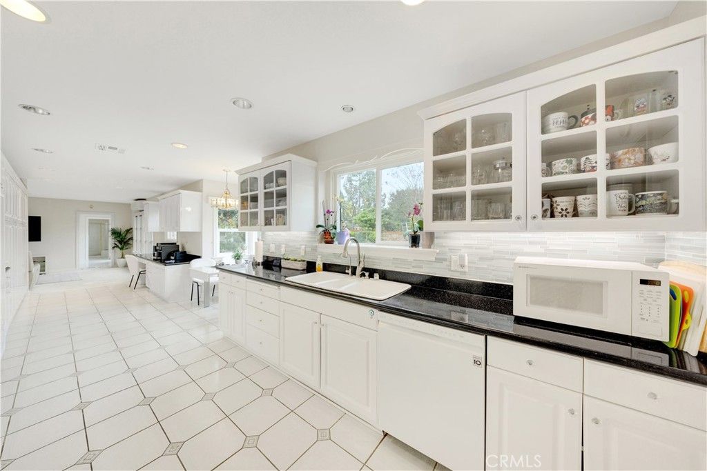 Image 17 of property listing at 2835 Devonport, San Marino, CA 91108