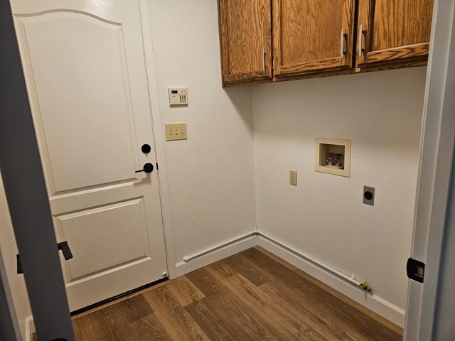 2420 Oakbrook Dr, Yuba City, CA 95993