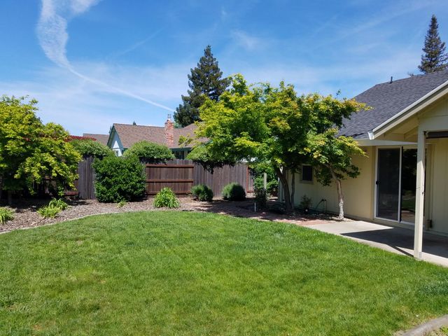 2420 Oakbrook Dr, Yuba City, CA 95993