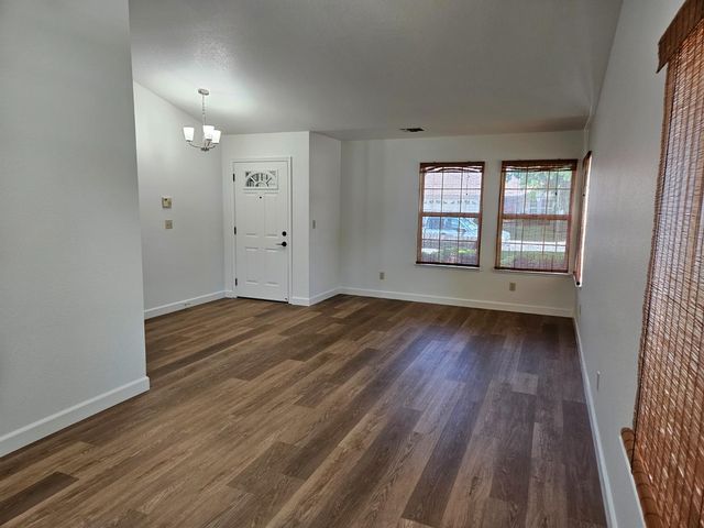 2420 Oakbrook Dr, Yuba City, CA 95993