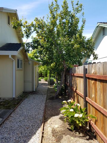 2420 Oakbrook Dr, Yuba City, CA 95993