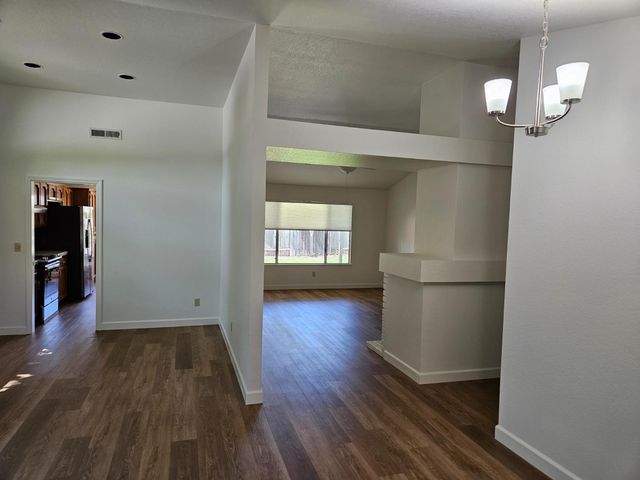 2420 Oakbrook Dr, Yuba City, CA 95993