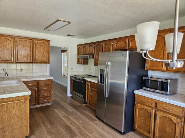 2420 Oakbrook Dr, Yuba City, CA 95993