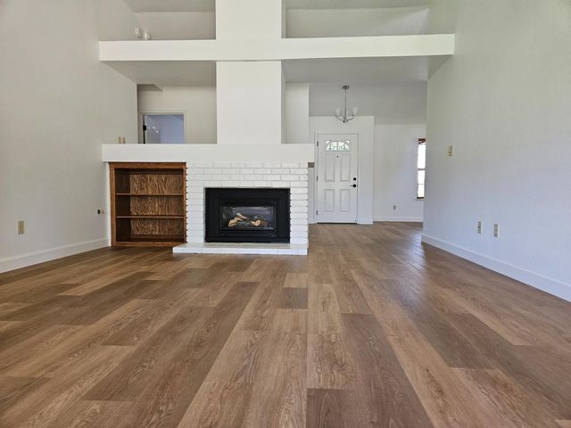 2420 Oakbrook Dr, Yuba City, CA 95993