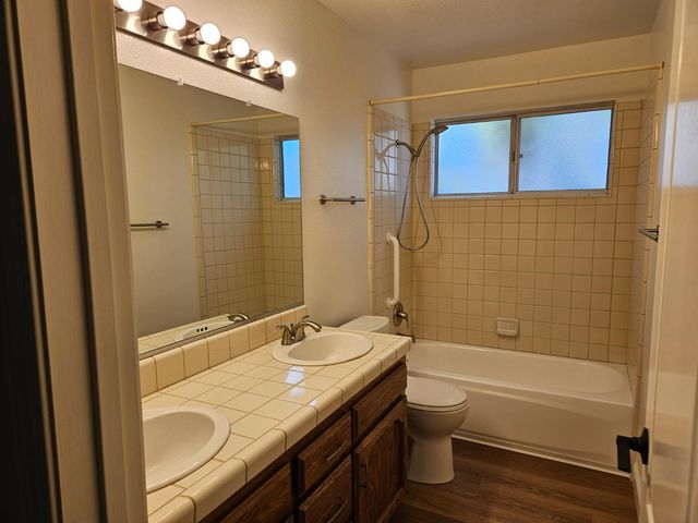 2420 Oakbrook Dr, Yuba City, CA 95993