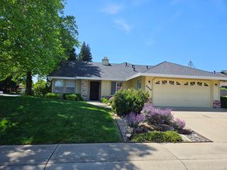 2420 Oakbrook Dr, Yuba City, CA 95993