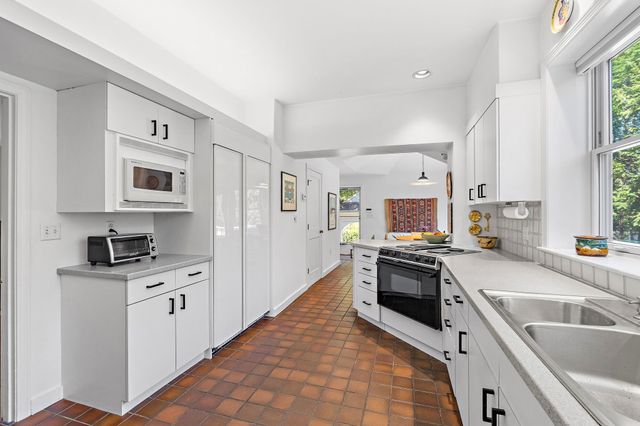 8 Oakmount Circle, Lexington, MA 02420