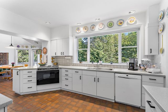 8 Oakmount Circle, Lexington, MA 02420