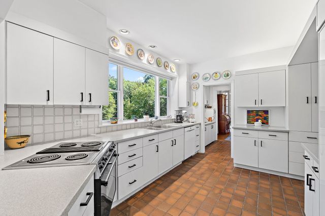 8 Oakmount Circle, Lexington, MA 02420