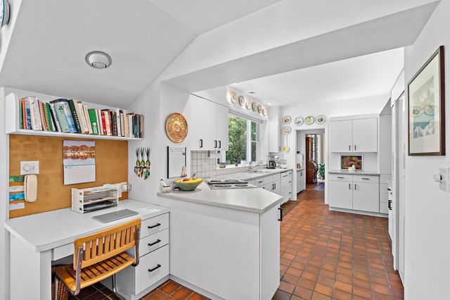 8 Oakmount Circle, Lexington, MA 02420