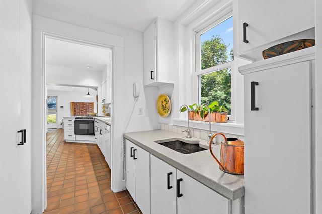 8 Oakmount Circle, Lexington, MA 02420