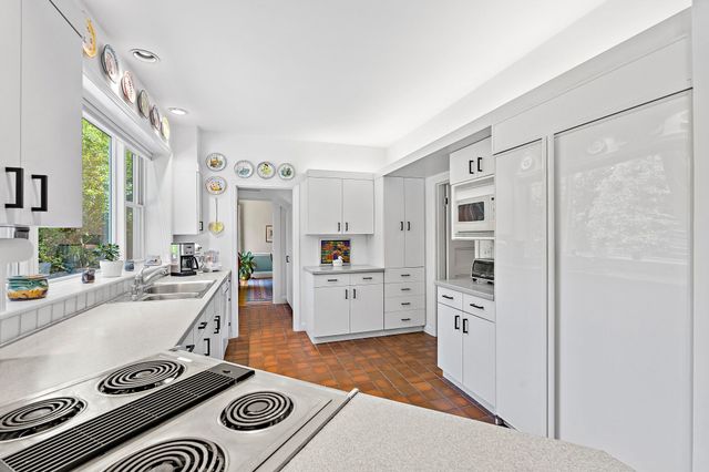 8 Oakmount Circle, Lexington, MA 02420