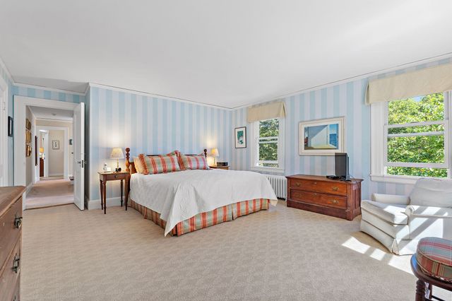 8 Oakmount Circle, Lexington, MA 02420