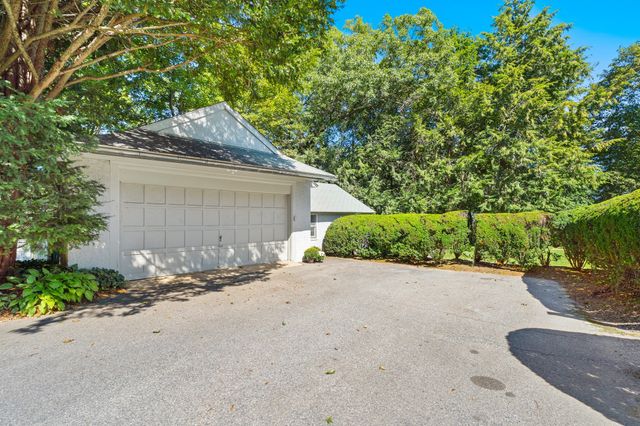 8 Oakmount Circle, Lexington, MA 02420