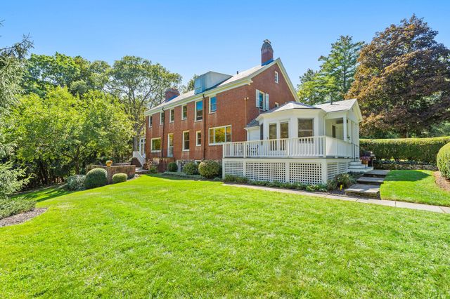 8 Oakmount Circle, Lexington, MA 02420