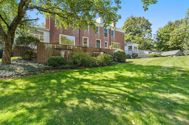 8 Oakmount Circle, Lexington, MA 02420