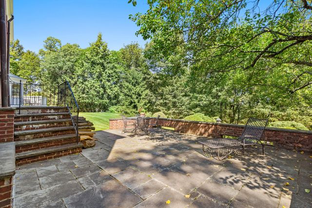8 Oakmount Circle, Lexington, MA 02420
