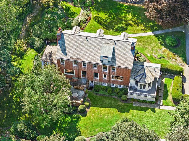 8 Oakmount Circle, Lexington, MA 02420