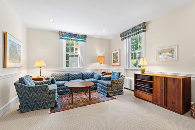 8 Oakmount Circle, Lexington, MA 02420