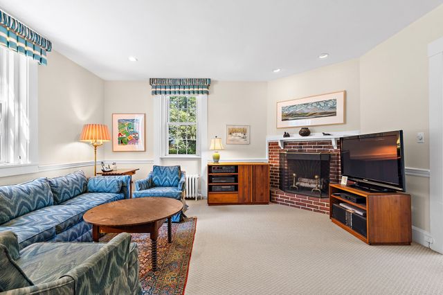 8 Oakmount Circle, Lexington, MA 02420