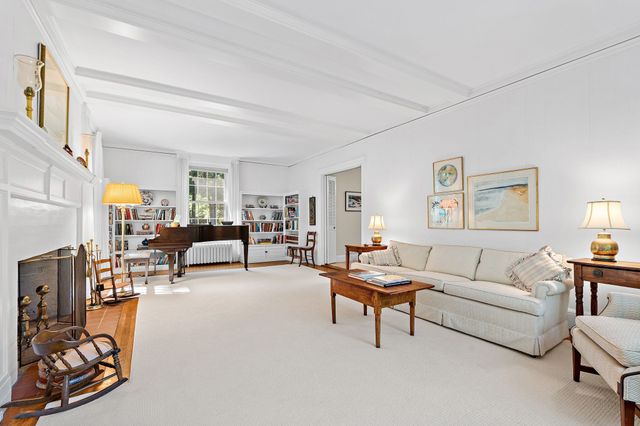 8 Oakmount Circle, Lexington, MA 02420