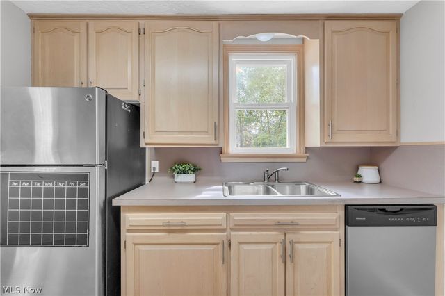 1547 Commodore Road, Lyndhurst, OH 44124