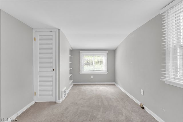 1547 Commodore Road, Lyndhurst, OH 44124