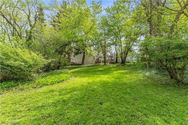 1547 Commodore Road, Lyndhurst, OH 44124